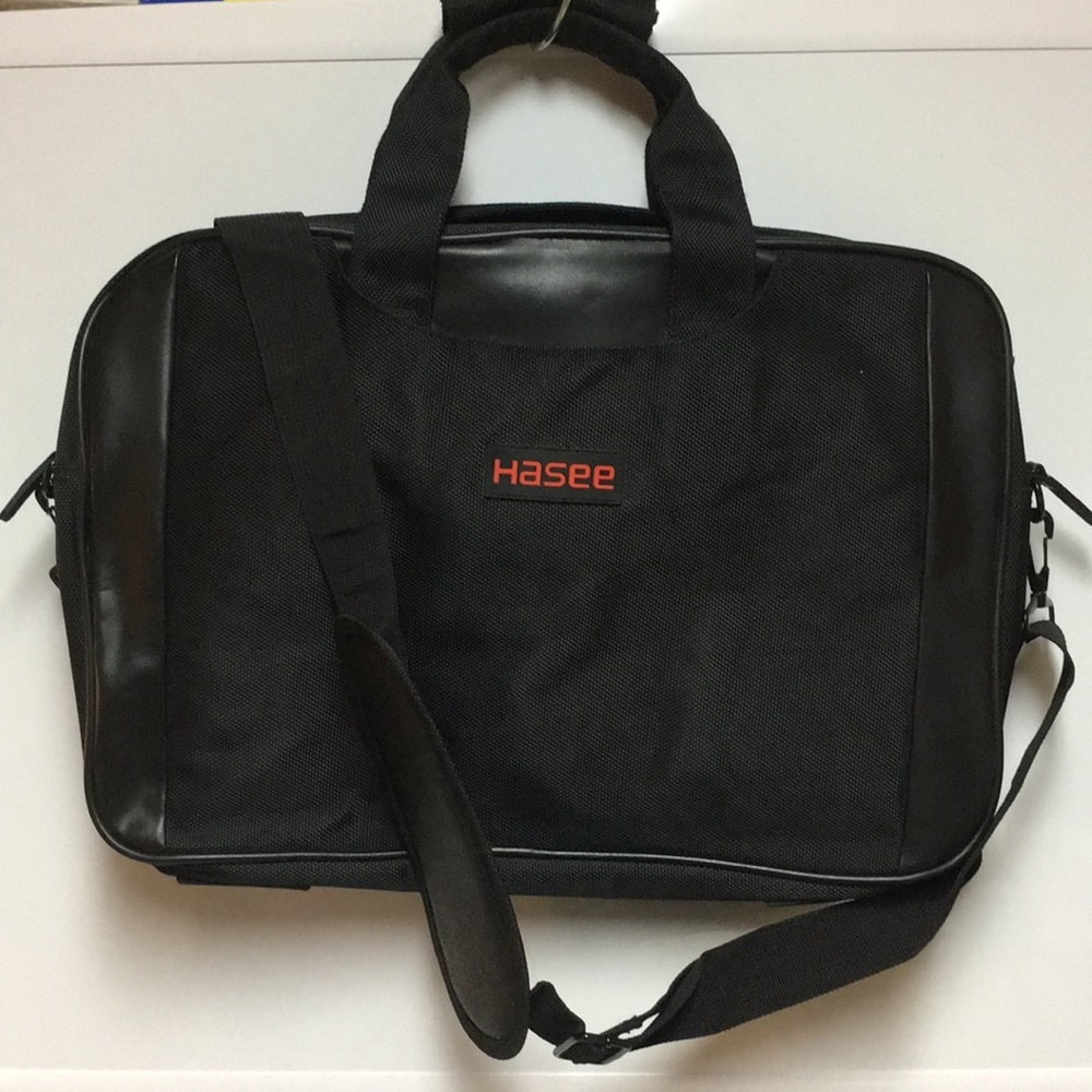 Hasee laptop cross body bag